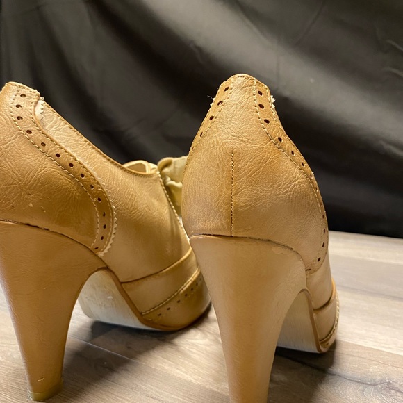 Wingtip Booties - Picture 8 of 9